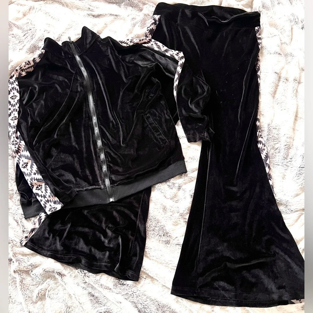 Black Velvet Two-Piece Set Aztec Patterned Side Trim jacket XL flare leg pants L - Picture 1 of 8